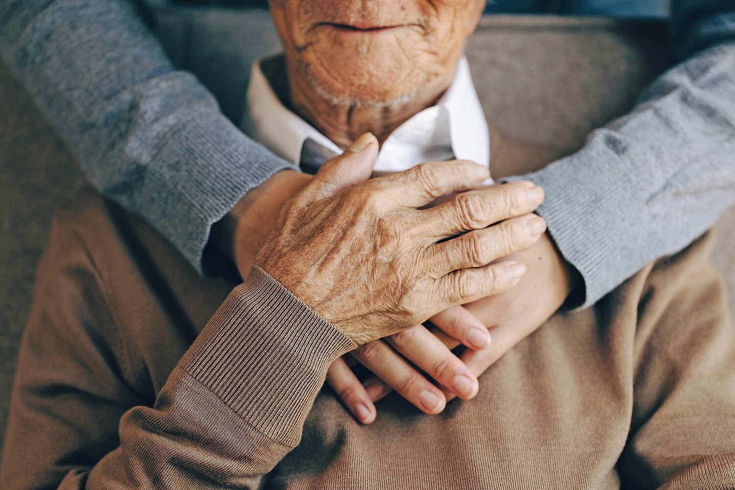 2473010025 I familiari che prestano assistenza alleggeriscono il carico sul sistema sanitario.