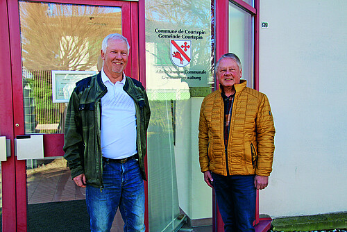Sindaco Martin Moosmann (a sinistra) e Peter Grünig del consiglio generale di Courtepin (FR).