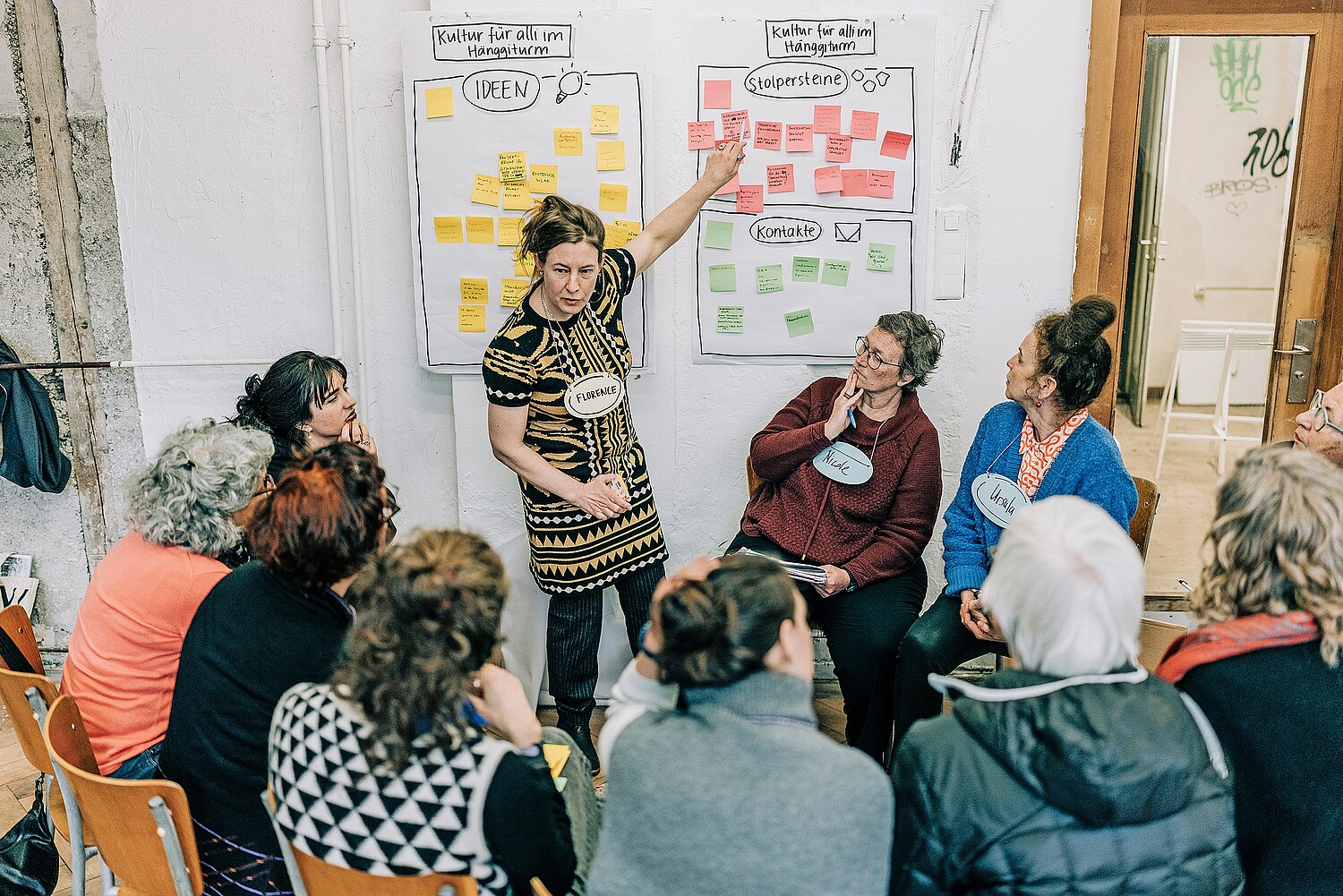 Negli «spazi progetti», i partecipanti discutono delle idee esistenti, come qui a Glarona.