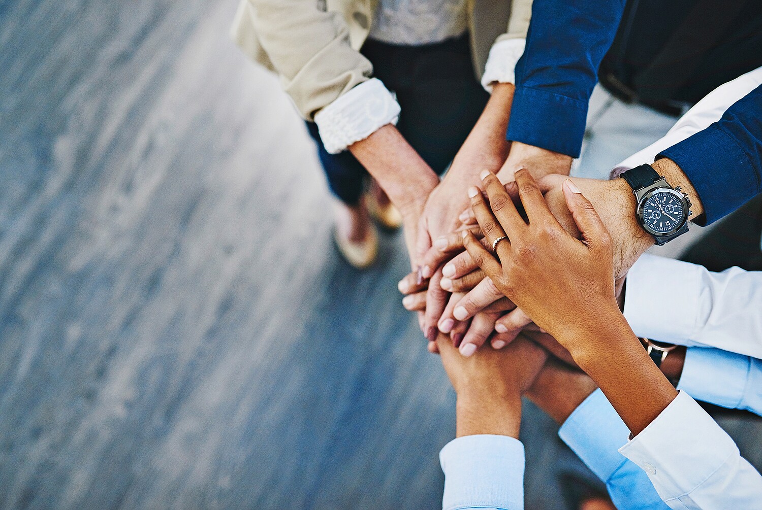 2475777367 Sempre più comuni lavorano insieme, ad esempio in centri di competenza, per gestire insieme i compiti.