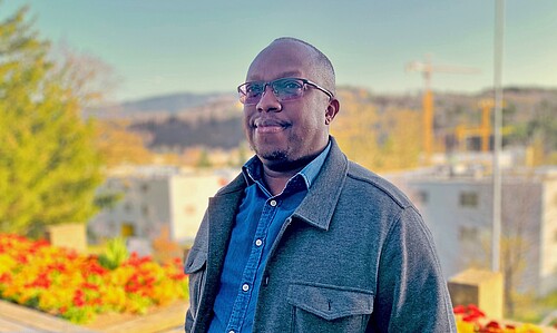César Murangira vicino al municipio di Marly (FR).