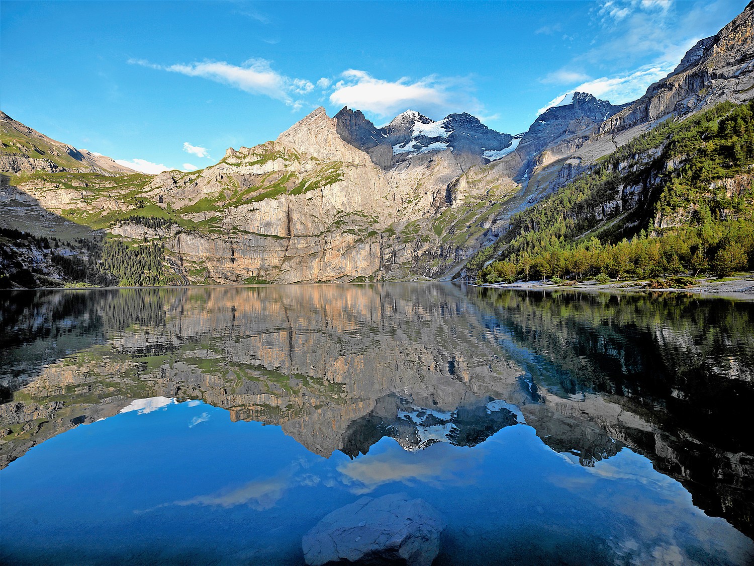 Il lago di Oeschinen, sopra Kandersteg, attira molti visitatori.