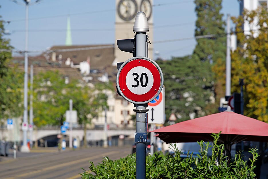 Chi dovrebbe decidere se applicare un limite di velocità di 30 km/h: il governo federale o i comuni?