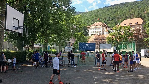 La sala giovani di Moutier offre uno spazio per le attività che i giovani stessi organizzano.