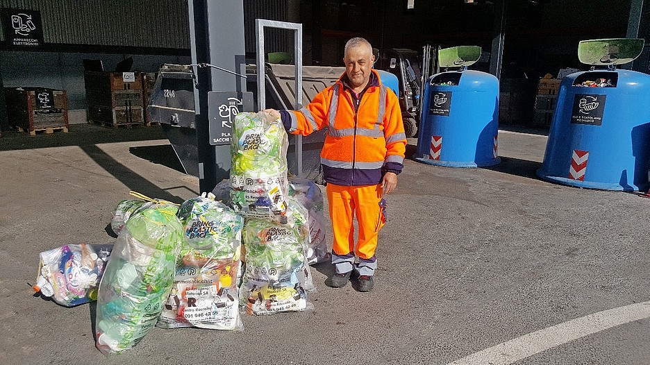 A Bellinzona la plastica viene raccolta in sacchi per la raccolta differenziata.