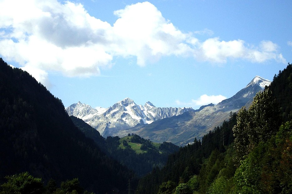 Lo splendido proscenio della Valle Leventina.