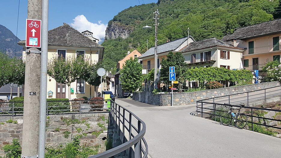 Il percorso ciclabile 31 attraversa i centri storici dei paesini.