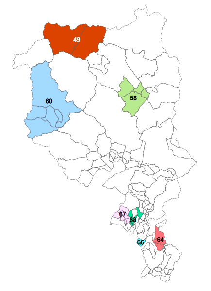 Il numero dei comuni ticinesi è passato da 245 nel 1998 a 108 nel 2022. L’immagine mostra i progetti di aggregazione attualmente in corso. Le elezioni di domenica 10 aprile 2022 sanciranno la costituzione del nuovo Comune di Val Mara (64).